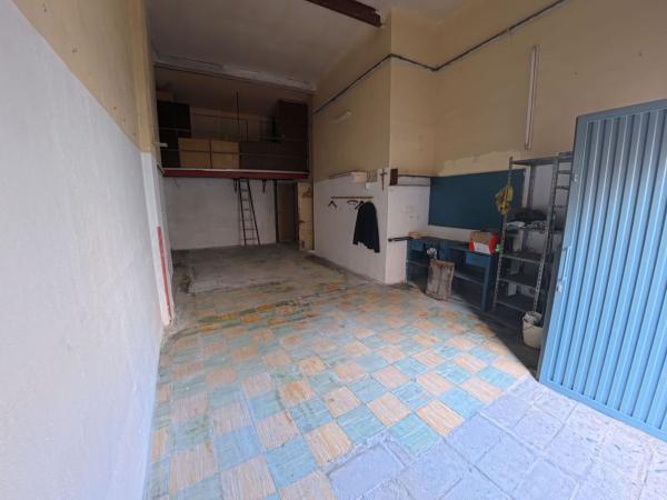 Local en calle Julio Antonio photo 1