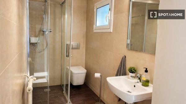 Apartment for rent in Carrer de Sant Llorenç , Barcelona thumbnail 2
