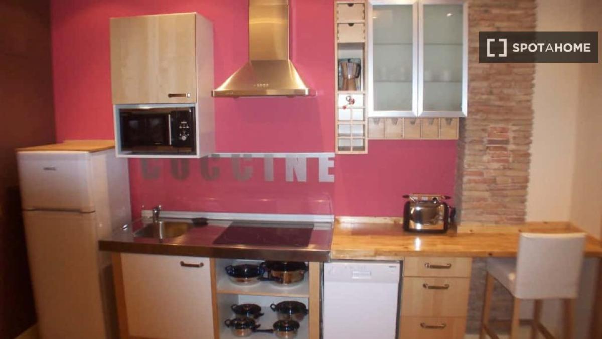 Apartment rental in Carrer de Roger de Flor , Valencia photo 1