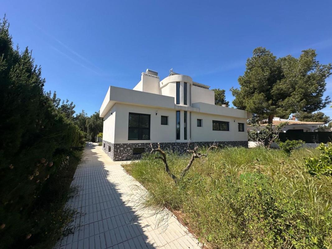 Sale of independent chalet in Calle las Garzas, San Vicente del Raspeig
 photo 3