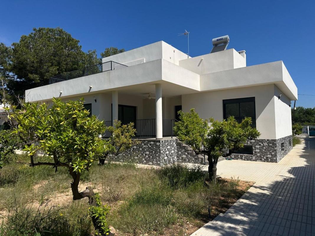 Sale of independent chalet in Calle las Garzas, San Vicente del Raspeig
 photo 4