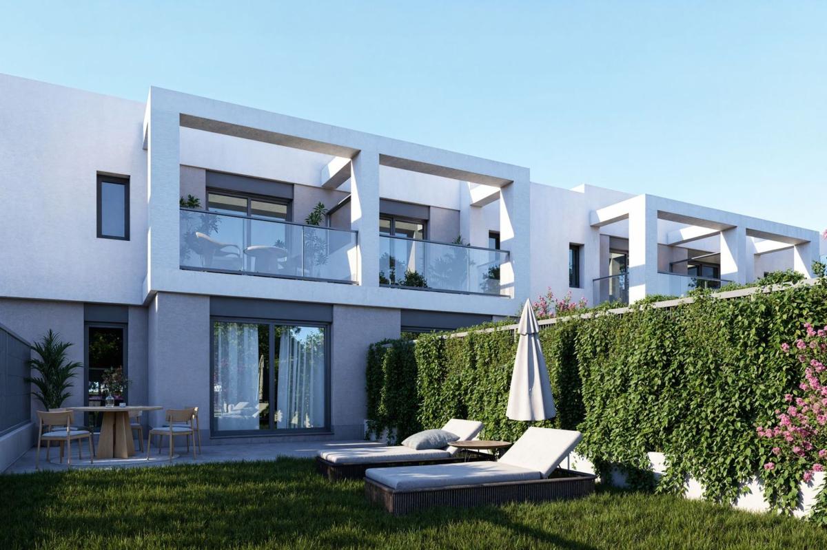 Venta de chalet adosado en  Calle París s/n , San Juan de Aznalfarache photo 2