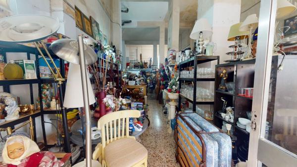Local en calle de los Doscientos photo 2