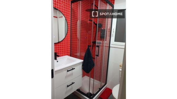 Se alquila habitación en Montcada i Reixac, Barcelona thumbnail 2