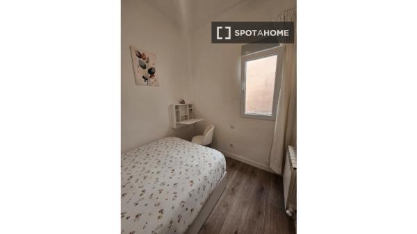 Apartment for rent in  Calle del Sombrerete , Madrid photo 4