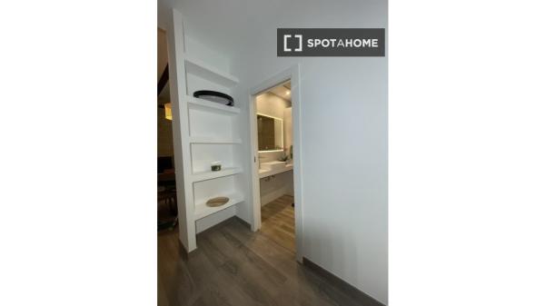 Apartment for rent in Carrer dels Vivons , Valencia thumbnail 2