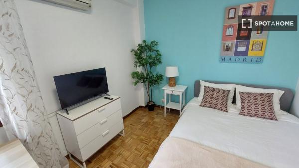 Habitación en piso compartido en madrid. photo 2