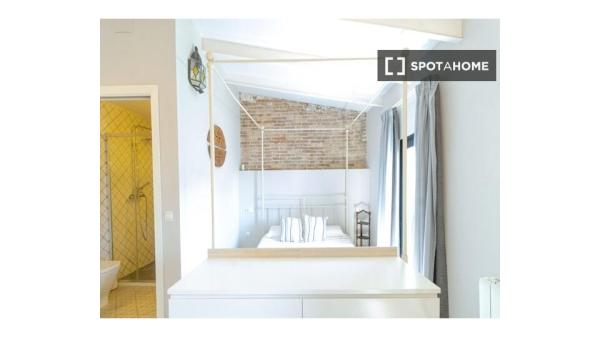 Estudio en alquiler en Carrer de Sant Eudald, Barcelona photo 1