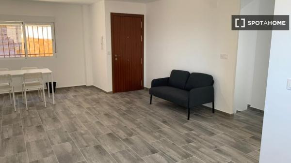 Apartment for rent in  Carrer de Sant Roc , Valencia photo 4