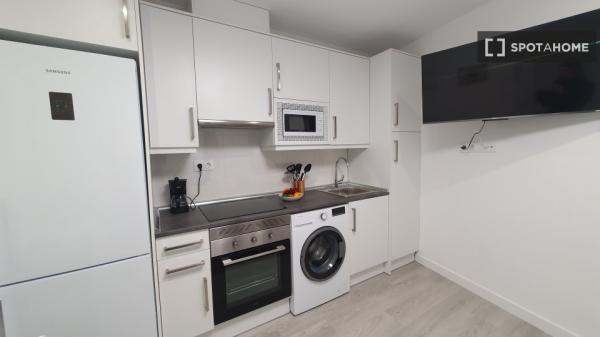 Apartment for rent in  Calle de Quiñones , Madrid photo 4