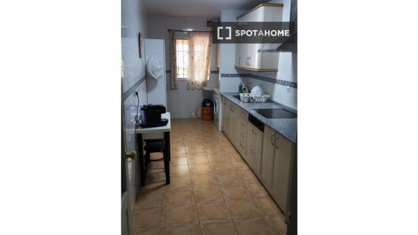Mieszkanie do wynajęcia w  Calle Arroyo Totalán , Málaga photo 3