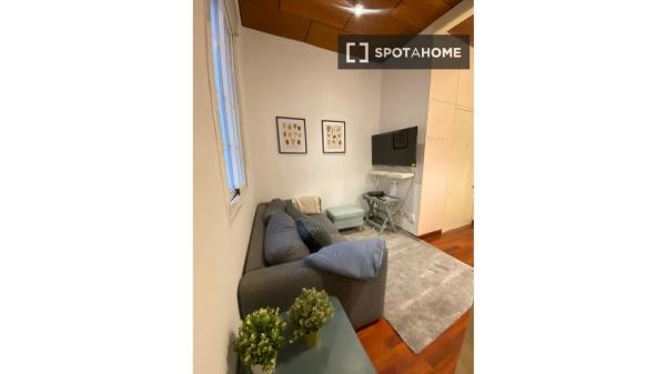 Apartment for rent in Calle de María de Guzmán , Madrid photo 1