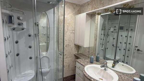 Habitación en piso compartido en madrid. photo 4