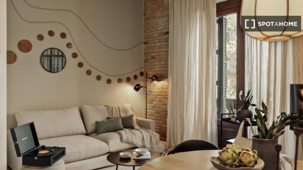 Apartment for rent in Ronda de Sant Antoni , Barcelona thumbnail 1