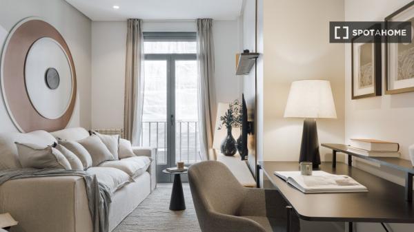 Apartment for rent in Calle de la Farmacia , Madrid photo 1