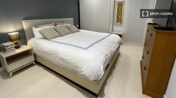 Apartment for rent in Plaza de Olavide , Madrid thumbnail 1