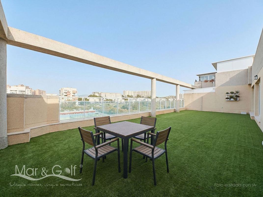 Penthouse sale in Barrio Garbinet - Parque de las Avenidas, Alicante photo 1