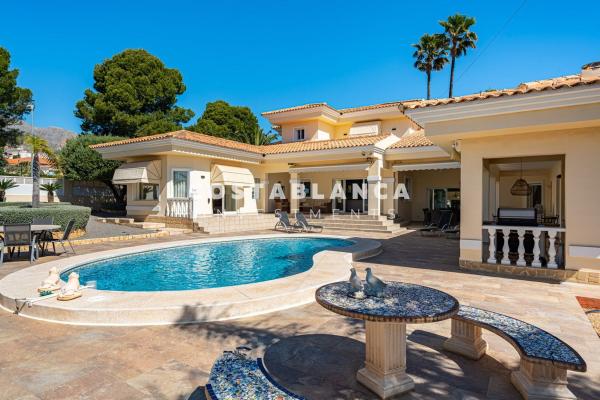 Independent chalet for sale in Calle vall de Guadalest, La Nucia
thumbnail 1