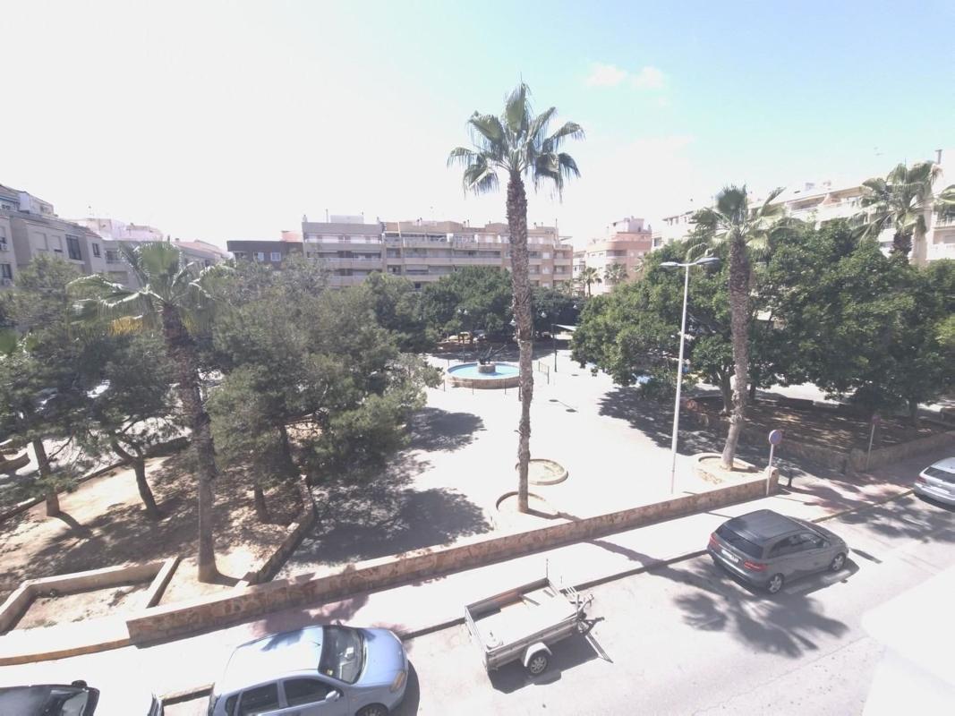 Venta de piso en Calle Goleta, Torrevieja
photo 1