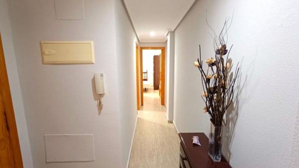 Venta de piso en Barrio Avenida Habaneras - Curva de Palangre, Torrevieja
photo 1