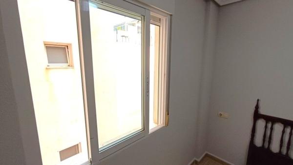 Venta de piso en Barrio Avenida Habaneras - Curva de Palangre, Torrevieja
thumbnail 2