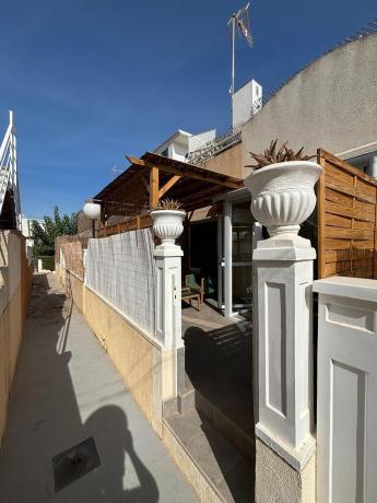 Chalet pareado en avenida Laguna Azul photo 1
