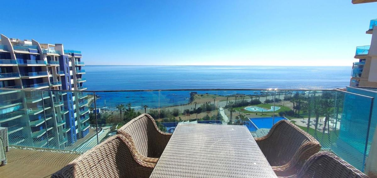 Sale of apartment in Calle Mar Llana, Torrevieja
 photo 2