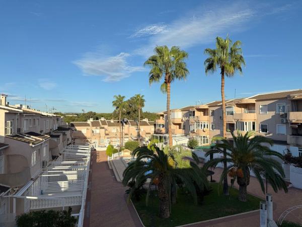 Chalet adosado en avenida de Francia thumbnail 1
