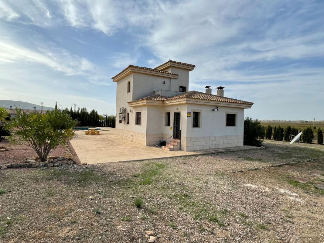 Sale of independent chalet in Plaza el Molí, Pinoso
 photo 2