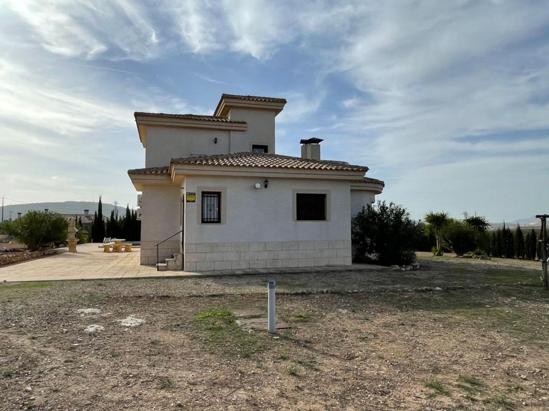 Sale of independent chalet in Plaza el Molí, Pinoso
 photo 3