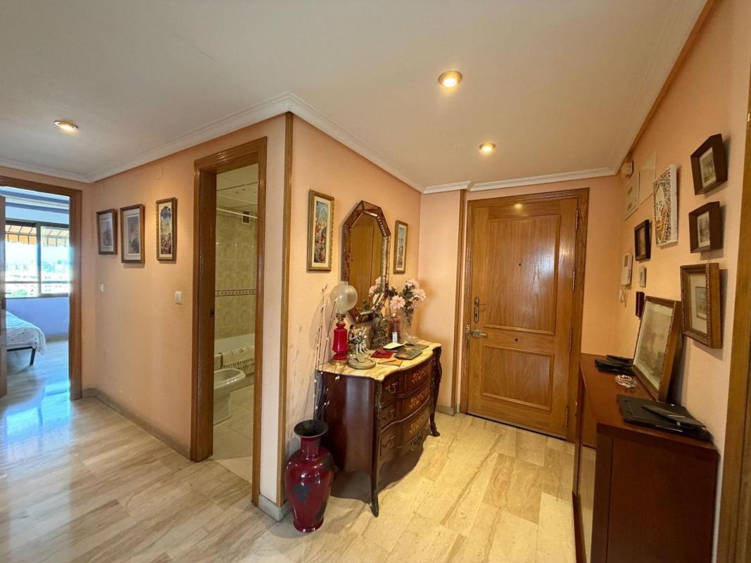 Sale of apartment in Barrio Garbinet - Parque de las Avenidas, Alicante
photo 5