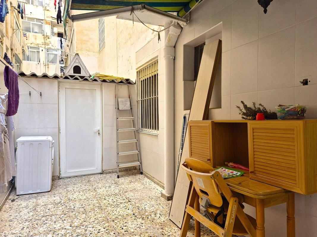 Sale of apartment in Piso en Calle Aragón, Virgen del Remedio - Parque lo Morant, Alicante / Alacant, Alicante
photo 1
