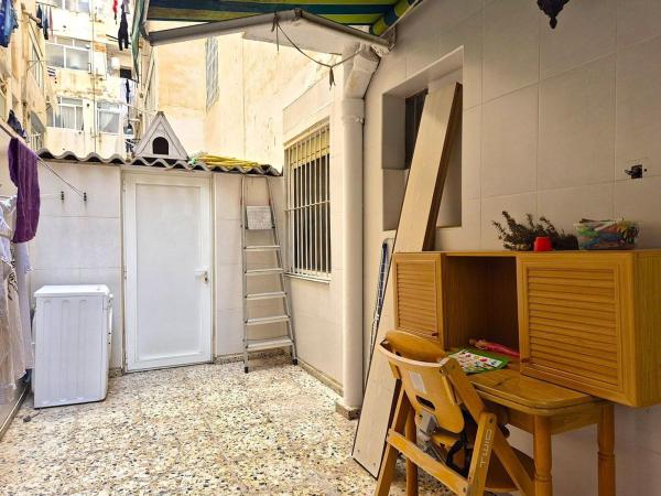 Sale of flat in Piso en Calle Aragón, Virgen del Remedio - Parque lo Morant, Alicante / Alacant, Alicante
 photo 1