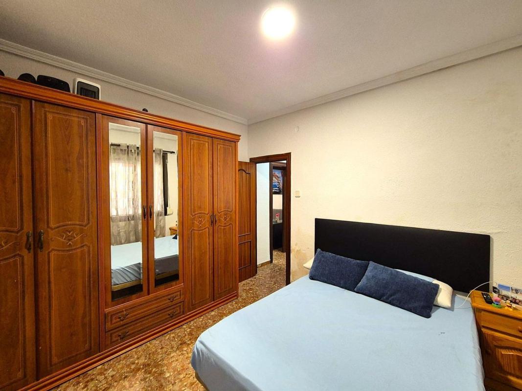 Sale of apartment in Piso en Calle Aragón, Virgen del Remedio - Parque lo Morant, Alicante / Alacant, Alicante
photo 4