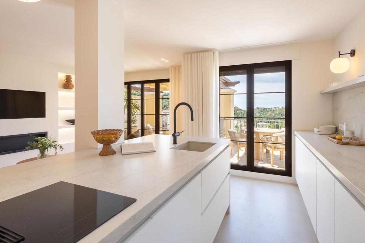Penthouse sale in Ático en Urbanizacion Torre Esteril, 67 p, Los Arqueros-Puerto del Almendro, Benahavís, Benahavís photo 4