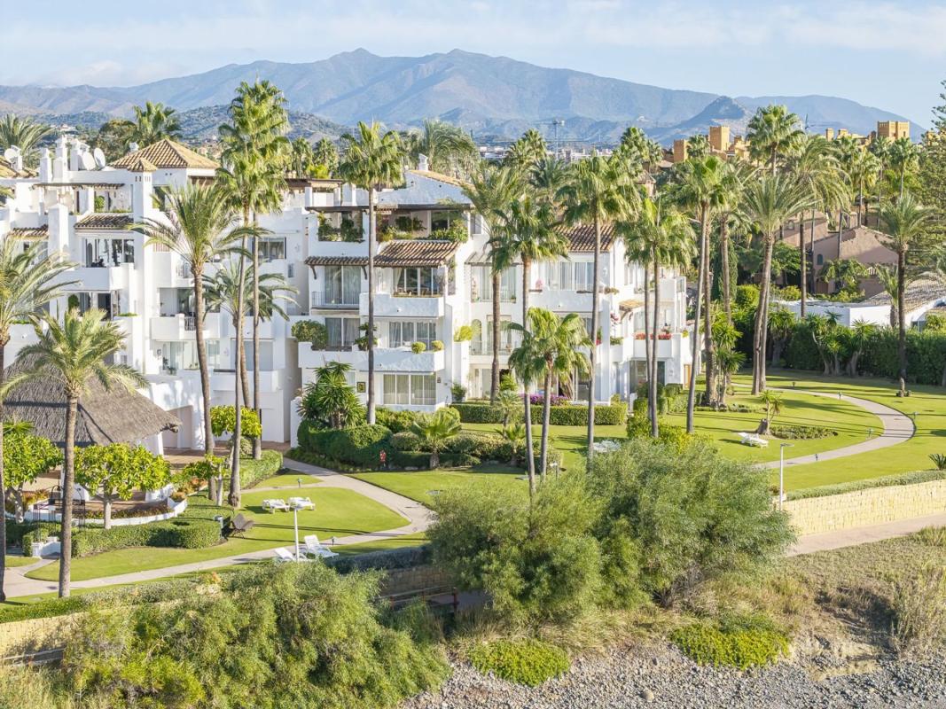 Продажа квартиры на Piso en Urbanization Alcazaba Beach Houses, Punta Plata, Estepona, Эстепона
 photo 2