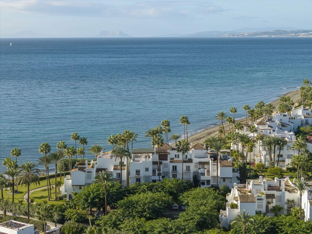 Продажа квартиры на Piso en Urbanization Alcazaba Beach Houses, Punta Plata, Estepona, Эстепона
 photo 5