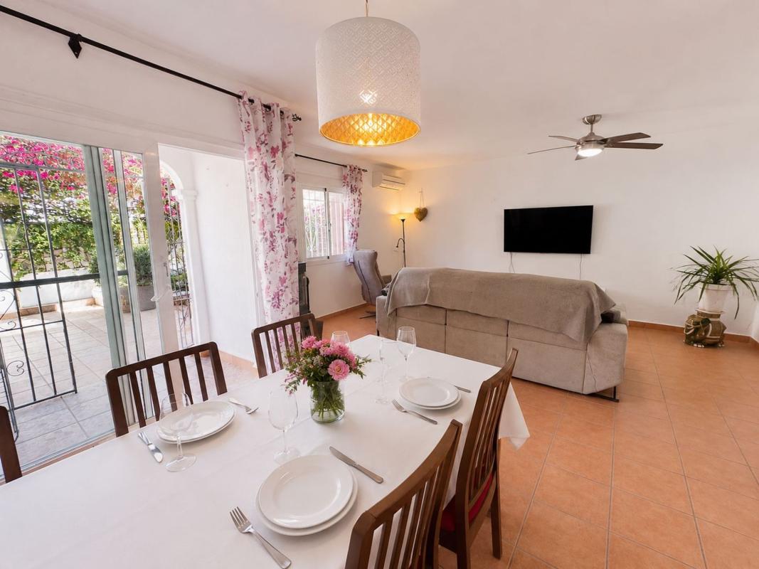 Sale of townhouse in  Chalet adosado en Calle Nardos s/n, Los Pacos, Fuengirola , Fuengirola photo 2