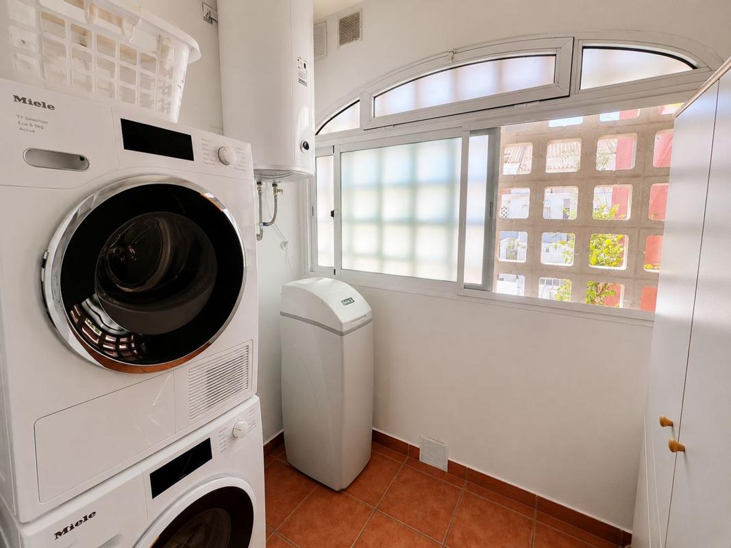 Sale of townhouse in  Chalet adosado en Calle Nardos s/n, Los Pacos, Fuengirola , Fuengirola photo 3