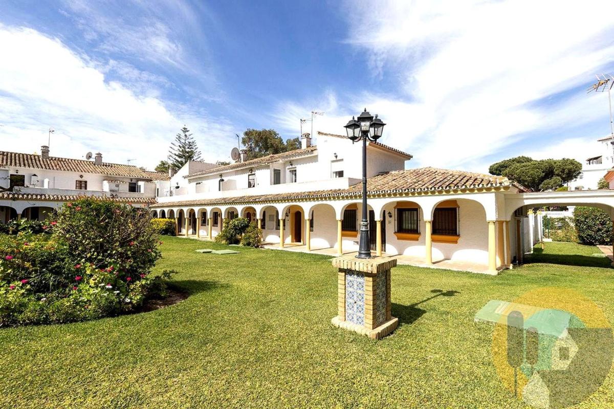 Sprzedaż szeregowego domku w Chalet adosado en Enrique Granados-ur Elvir, Hacienda Elviria, Marbella , Marbella photo 1