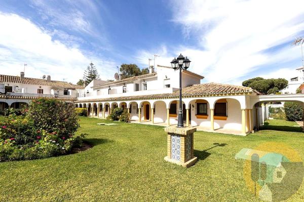 Chalet adosado en Enrique Granados-ur Elvir, Hacienda Elviria, Marbella photo 1