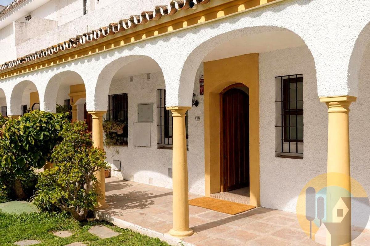 Sprzedaż szeregowego domku w Chalet adosado en Enrique Granados-ur Elvir, Hacienda Elviria, Marbella , Marbella photo 2