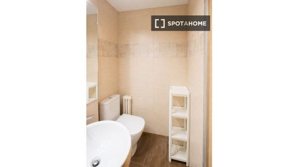 Se alquila habitación en La Dreta de l'Eixample, Barcelona. photo 4