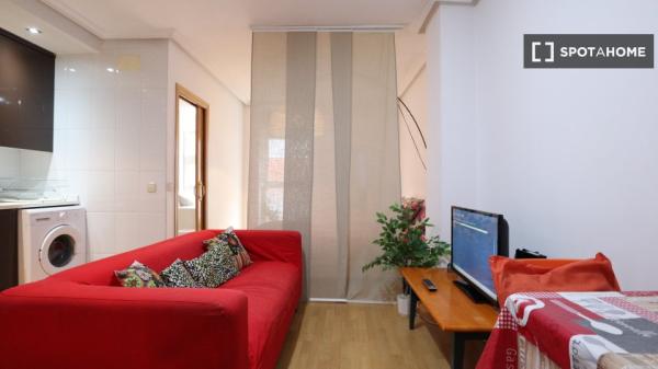 Estudio en alquiler en Calle de la Miosotis, Madrid photo 1