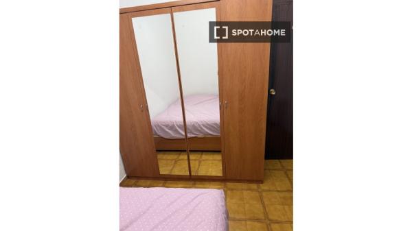 Habitación en piso compartido de 1 dormitorio en El Poble Sec, Barcelona. thumbnail 1