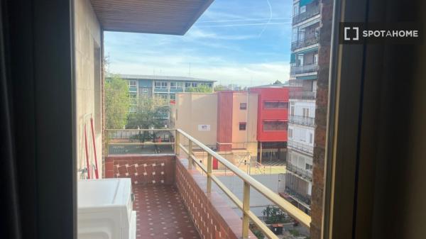 Apartment for rent in Avenida de Alberto Alcocer , Madrid thumbnail 2
