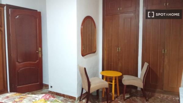 Habitación en piso compartido en alquiler en Angustias-Chana-Encina thumbnail 1