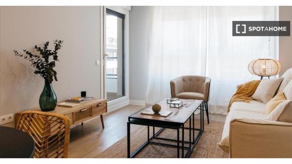 Apartment for rent in Av. de Juan Antonio Samaranch , Madrid thumbnail 1