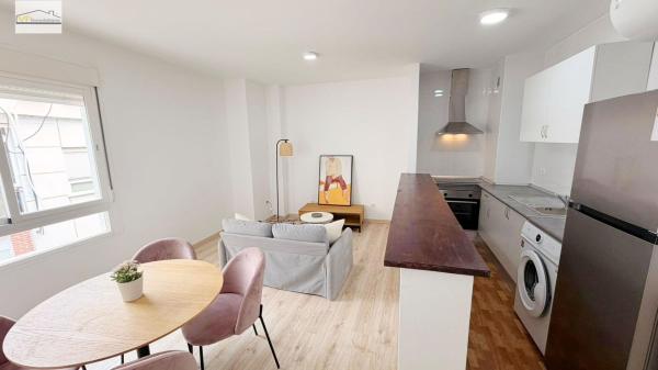 Venta de piso en Piso en Victoria Eugenia, Málaga, Málaga
 photo 1