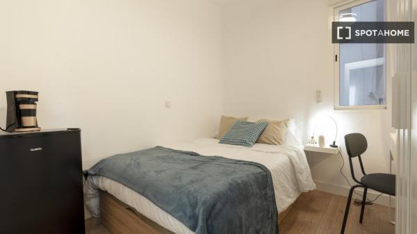 Habitación en un piso compartido de 4 habitaciones en alquiler en Ríos Rosas. photo 4